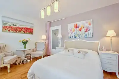Image de \"La Romance\" : voluptueuse et cosy! - Clim et parking gratuit\/sécurisé!