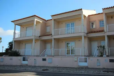 Image de Loue Maison De Type 4 Dans Condominium Avec Piscine.