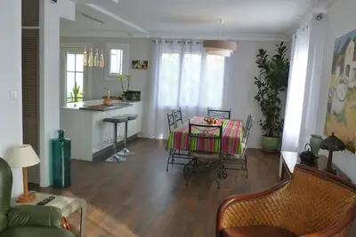 Image de Appartement Lumineux Avec Jardin Prive (près commerces, transports, parc. . . )