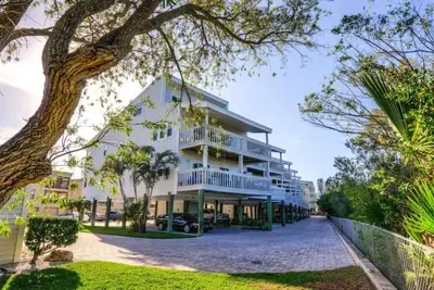 Image de InterCoastal 2 bedroom beach Suite Nouvelle Listing