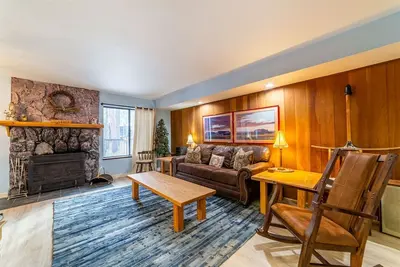 Image de 1 chambre et 1 salle de bains, 5 couchages, un niveau à profiter pour vos vacances à Mammoth Lakes