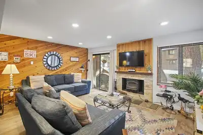 Image de 1 chambre et 1 salle de bain complète, 4 couchages, un niveau à profiter pour vos vacances à Mammoth Lakes