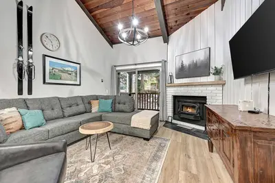 Image de 1 chambre et mezzanine, 2 salles de bain complètes, 6 couchages, Condo à deux niveaux pour profiter de votre Vacati Mammoth Lakes