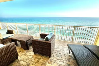 Image de Magnifique condo Tropic Winds! Décor platine, front de mer, grand balcon