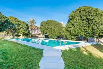 Image de Avec un intérieur moderne et piscine commune - Appartement Rosmare