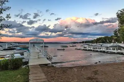 Image de Belle maison de vacances rénovée avec accès à la plage rénovée