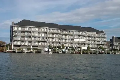 Image de Harbour Island 102m-Baywater 14ème rue, Wifi, piscine, ascenseur, W / D, Ac