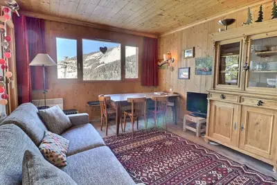 Image de Charmant 2 Pièces 6 Pers. aux Allues - Skis aux Pieds, Proche Commerces, Balcon, Wifi.