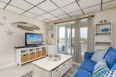 Image de Condos en bord de mer avec rare 2 nuits minimum de location et draps inclus!