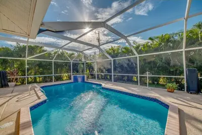Roelens Vacations - Villa Hideaway - Cape Coral
