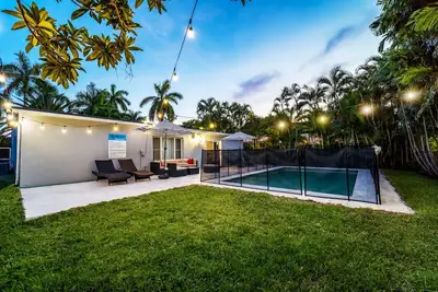 Image de Kmg: \"Grey Manor\" 3bd 2ba Hallandale Maison W / Spa