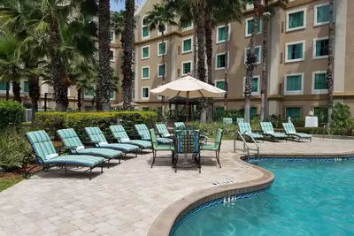 Image de Navette Gratuite pour les parcs à thème Disney + Aucun frais d'établissement | Suite spacieuse à Orlando