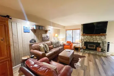 Image de 1 chambre et 1 salle de bains, 6 couchages, un niveau à profiter pour vos vacances à Mammoth Lakes