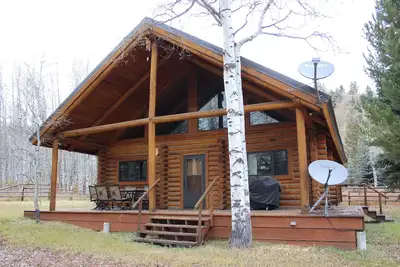 Image de Cabane 2/2 avec mezzanine nichée à côté de la forêt nationale