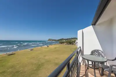 Image de Absolute Waterfront Home