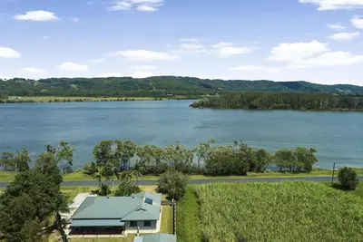 Image de Robins Place - Fishing, seclusion, large home, extended family