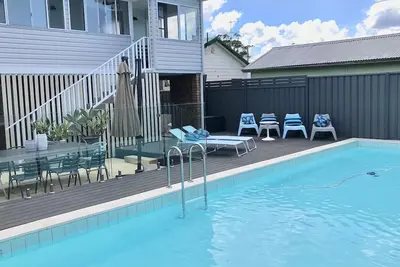 Image de Barrenjoey Beach House avec piscine de 10 x 5 mètres.