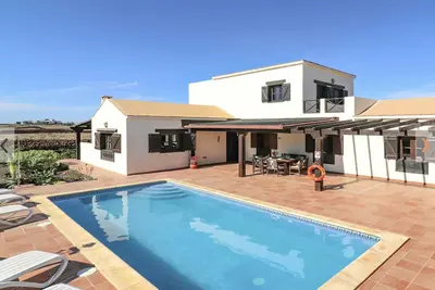 Image de Charmante grande villa de 4 chambres avec une piscine privée chauffée, WiFi et bien plus encore