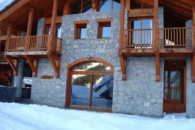 Image de Chalet Helene Avec Jacuzzi PRIVÉ Et Sking Virtuellement Sur Les Couches Des Portes8