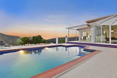 Image de Villa de luxe avec une vue imprenable