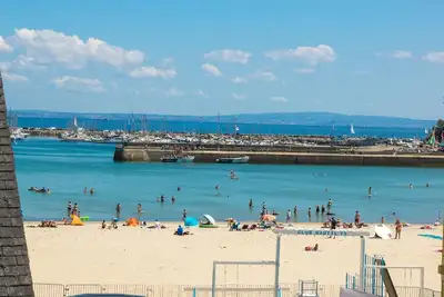 Image de Maison Ă 30 m de la plage de morgat au calme