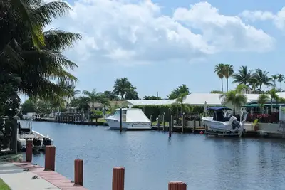 Image de Bord de l'eau Tropical - 2 Bed 2 Bath En Exclusivité Quartier