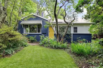 Image de Finchley | Situé sur 6 acres et comprend un court de tennis de championnat