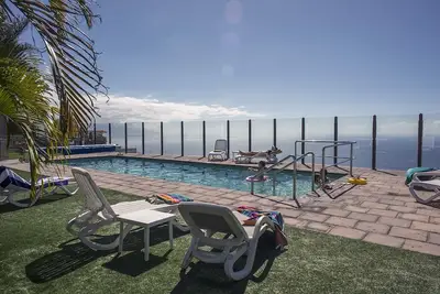 Image de 2 Bedrooms, Sea View, Heated Pool 27ºC, Heating, Free Wifi, private garden and barbecue (4)