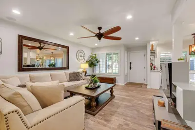 Image de Condo récemment mis à jour! 1 pâté de maisons de El Paseo! ! ! Patio privé, étapes de la piscine communautaire et spa