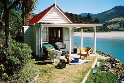 Image de Iconic Historic Seaside Cottage