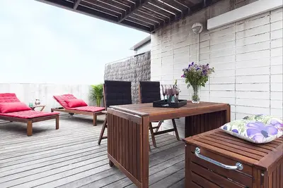Image de Penthouse près de la clinique de l'hôpital avec terrasse, 3 chambres pour 6