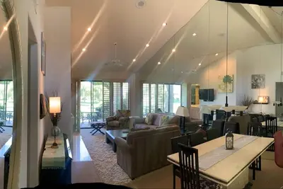 Image de Palm Valley Cc! Excellents Prix! 2 Lits + Den, 48 Piscines, Nouveaux Appareils Reservez DÈS Maintenant
