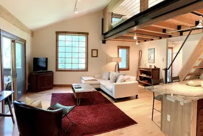 Image de Loft lumineux et moderne. 5 miles de la station de ski, du parc national ou du centre-ville de Jackson