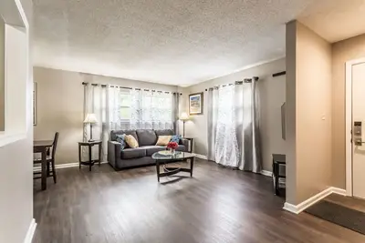 Image de Unité 3: duplex 4bdr mignon et abordable dans Overland Park pour jusqu'à 10 personnes!