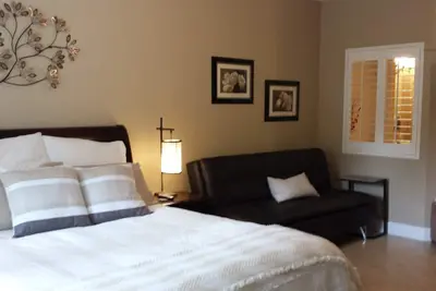 Image de 1 Br Steps from Amazing Pool!