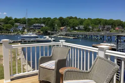 Image de 3b \/ 1. 5ba Annisquam Waterfront Living avec vue imprenable, décor magnifique, kayaks