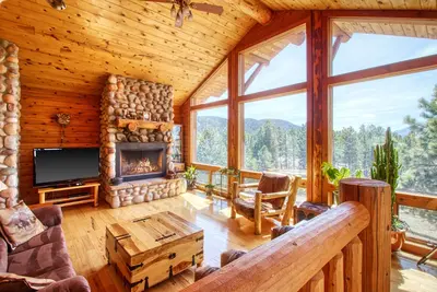 Image de Nouvelle Liste! Cabane sur 10 hectares avec bain à remous privé, vue sur Pikes Peak