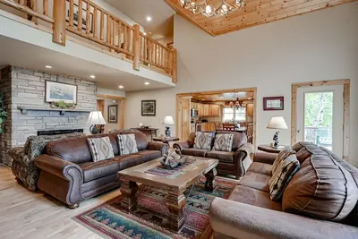 Image de Nouvelle Liste! Accueil au bord du lac w / quai privé, foyer, aire de jeux et vue sur le lac
