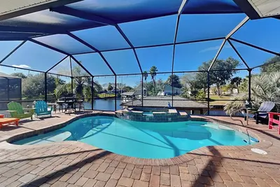 Image de Splashing Dolphins, 3 chambres, piscine privée, Animaux admis, WiFi, Pour 9 personnes