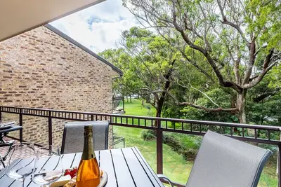 Image de 36 'Bay Parklands', 2 Gowrie Avenue - près de l'eau avec piscine, spa et court de tennis