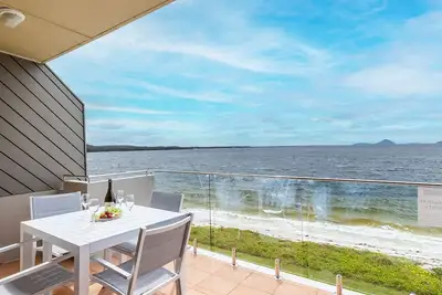 Image de 15 'Harbourside' 3-7 Soldiers Point Road - juste au bord de l'eau