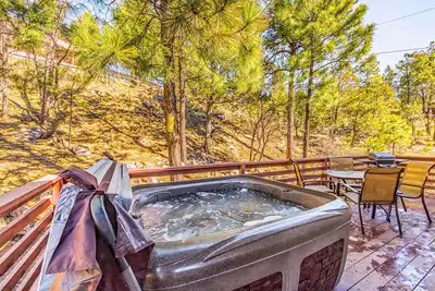 Image de 3 Bears Cottage: Adorable 2 chambres dans l'historique Upper Canyon!