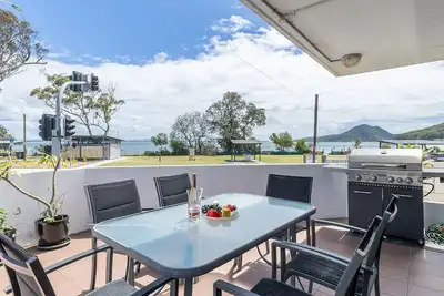 Image de 2 'Fleetwood', 63 Shoal Bay Road - vues spectaculaires