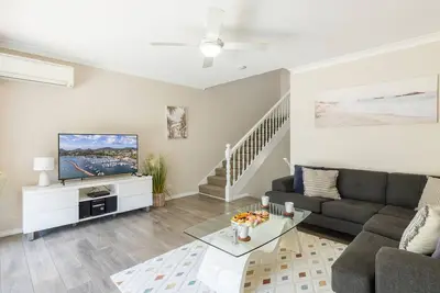 Image de 9 'Bushmans', 24 Tomaree Street - climatisés, situés dans le centre-ville