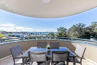 Image de 211 'The Landmark', 61b Dowling Street - Vacances dans un complexe de vacances avec piscine, salle de jeux et restaurant