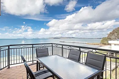 Image de 2/137 Soldiers Point Road - unité de luxe sur le front de mer avec climatisation et Wi-Fi illimité gratuit