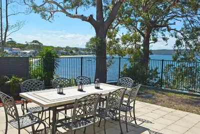 Image de «Wanda Magic» 19 Randall Drive - magnifique maison au bord de l'eau