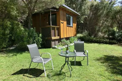 Image de Tauhou Cabin - Ao Marama Retreat - Superbe cadre Bush et vue sur l'océan