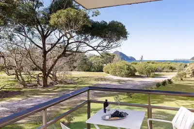 Image de 11 'Intrepid', 3 Intrepid Close - Absolute Beachfront Bliss