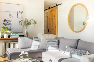 Image de 4 'Villa Ellisa', 10 Columbia Close - Vues fantastiques sur l'eau